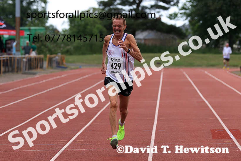 400 metres, 2025 NEMAA Track and Field, Monkton. Photo: David T. Hewitson/Sports for All Pics